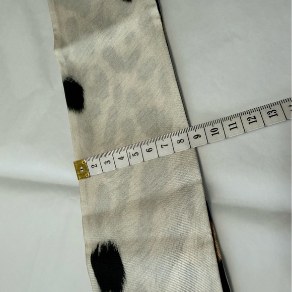 NWT Burberry London Reversible Silk Animal Print Long Bandeau Scarf - Picture 10 of 11